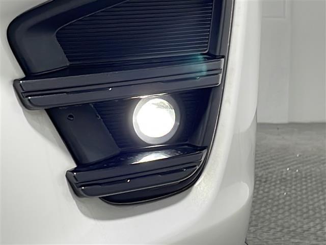 【ライト・ランプ】悪天候や夜間の走行も視界良好で安心してお乗りいただけます。ヘッドライト・ホイール・フロントガラスなど色々な部分コーティングをご用意しております。ぜひご相談ください。