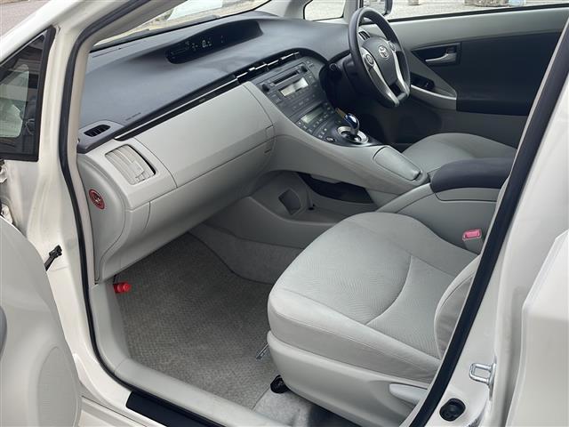 【助手席】きれいな助手席なので家族や友だちに乗ってもらっても安心です！