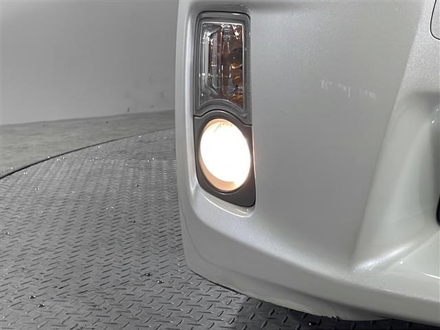 【　フォグランプ　】日本語で霧灯（むとう）と呼ばれるフォグランプは、その名の通り濃い霧が発生した際などに点灯させて、視界を確保する重要なランプです！