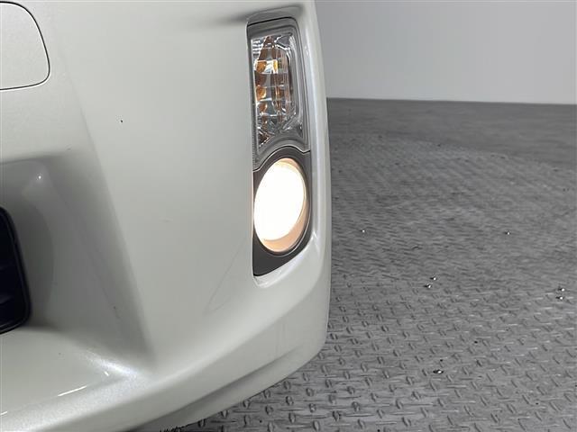 【　フォグランプ　】日本語で霧灯（むとう）と呼ばれるフォグランプは、その名の通り濃い霧が発生した際などに点灯させて、視界を確保する重要なランプです！