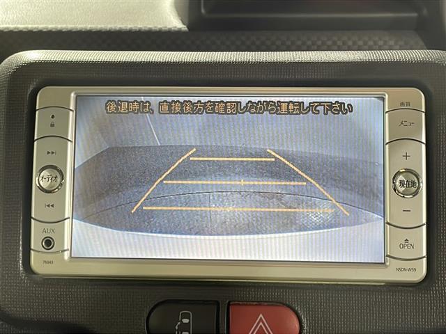 【バックモニター】後ろのカメラの映像をモニターに映し出すことができます！後方の見えない死角や、障害物との距離感をしっかり確認することができます！駐車が苦手な方におすすめです。