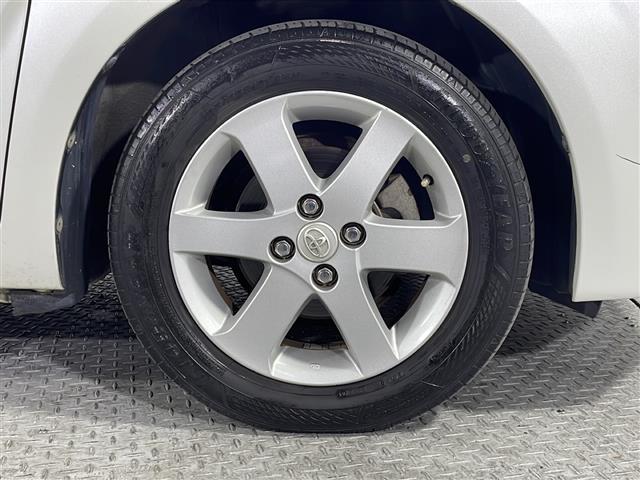 【純正アルミホイール】純正の専用アルミホイールが足元を飾ります！ＩＤＯＭでは、社外アルミホイールや、スタッドレスタイヤも取扱いしております。ぜひご相談ください。