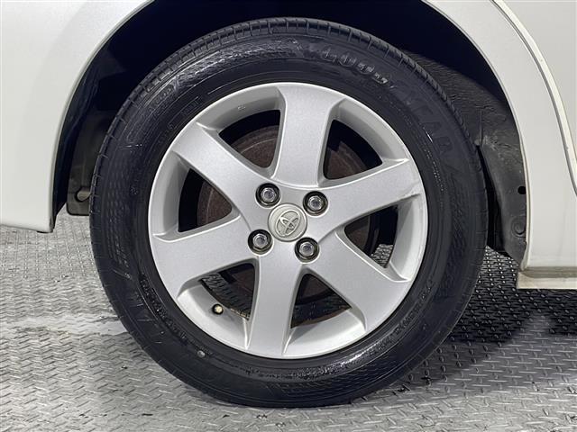 【純正アルミホイール】純正の専用アルミホイールが足元を飾ります！ＩＤＯＭでは、社外アルミホイールや、スタッドレスタイヤも取扱いしております。ぜひご相談ください。