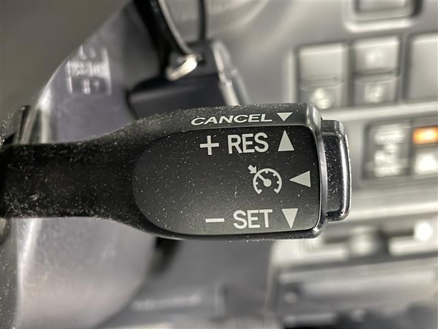 【クルーズコントロール】高速道路や自動車専用道路を走行中にドライバーが設定した速度で、アクセルペダルを踏まなくても、一定の車速で走行してくれます！