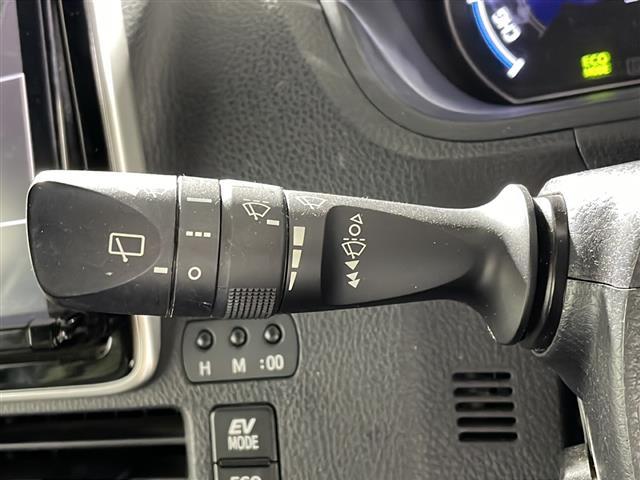 【オートワイパー（ＡＵＴＯ）】雨が降り出した時に、雨滴検出用センサー（レインセンサー）が雨滴を感知すると、自動でワイパーが動作します。