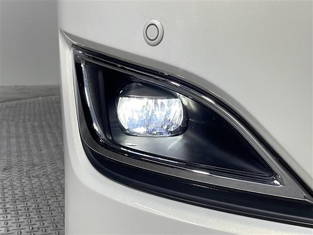 【ライト・ランプ】悪天候や夜間の走行も視界良好で安心してお乗りいただけます。ヘッドライト・ホイール・フロントガラスなど色々な部分コーティングをご用意しております。ぜひご相談ください。