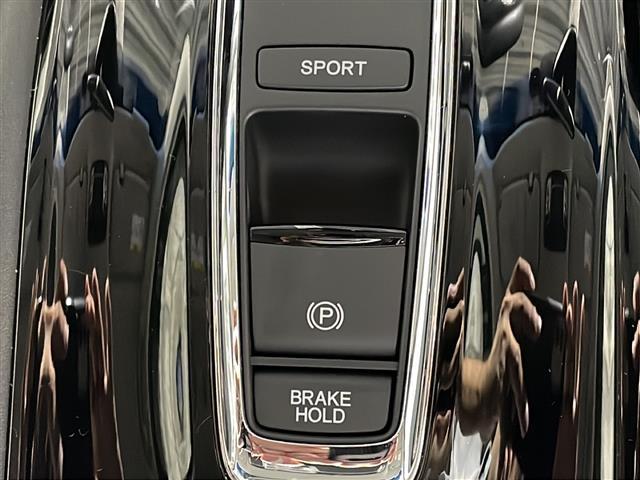 【電動パーキングブレーキ】パーキングブレーキを指先だけで操作可能です！力の弱い人にも安心してブレーキをかけていただけます！