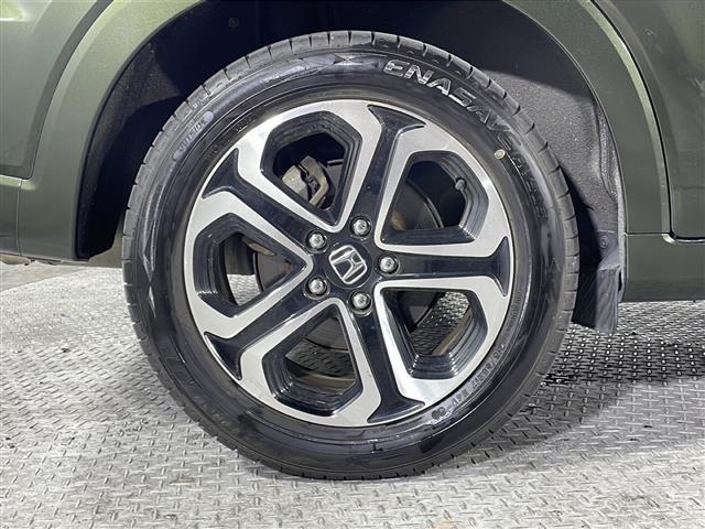 【純正アルミホイール】純正の専用アルミホイールが足元を飾ります！ＩＤＯＭでは、社外アルミホイールや、スタッドレスタイヤも取扱いしております。ぜひご相談ください。