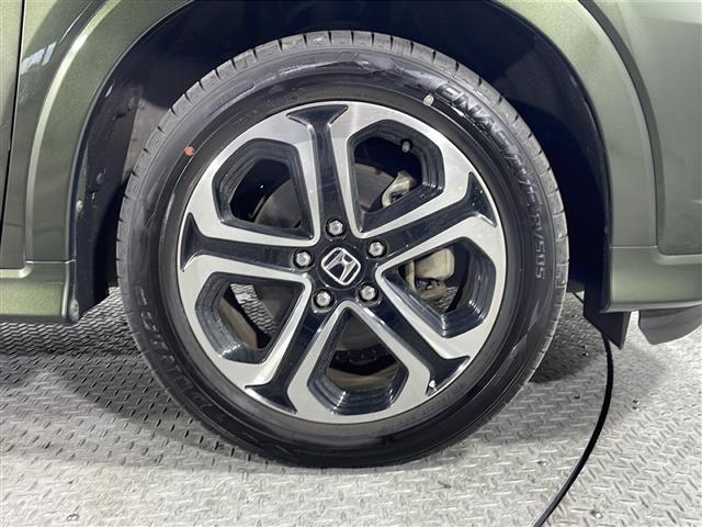 【純正アルミホイール】純正の専用アルミホイールが足元を飾ります！ＩＤＯＭでは、社外アルミホイールや、スタッドレスタイヤも取扱いしております。ぜひご相談ください。