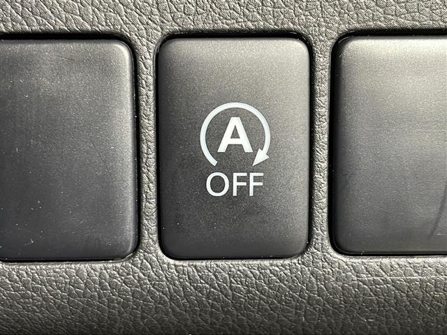 【アイドリングストップ】信号待ちや一時停止時に、エンジンのアイドリングを自動的にストップして、燃費の向上に貢献します！