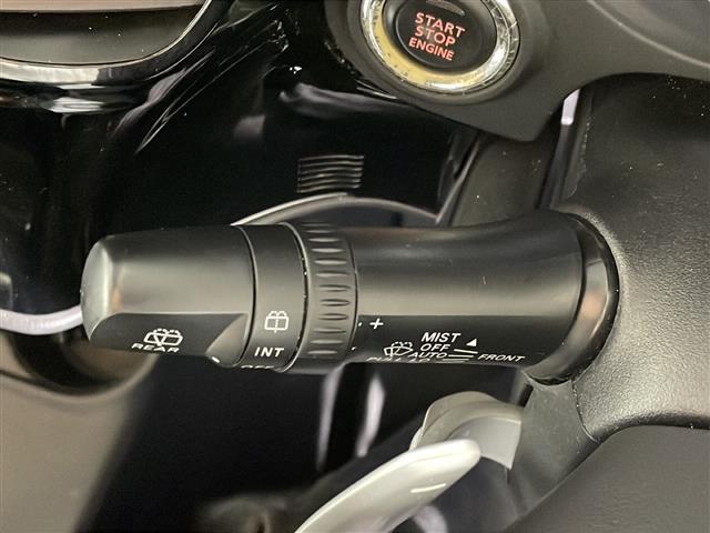 【オートワイパー（ＡＵＴＯ）】雨が降り出した時に、雨滴検出用センサー（レインセンサー）が雨滴を感知すると、自動でワイパーが動作します。