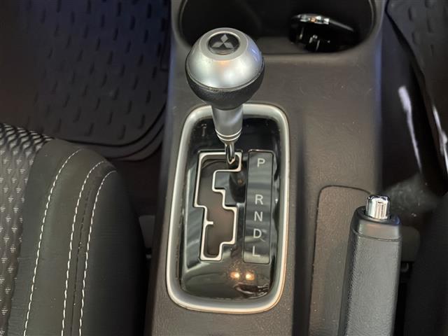 【シフトレバー】シフトの操作がしやすく快適なドライブを楽しんでいただけます！