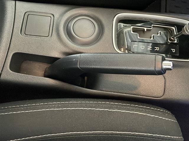 【シフトレバー】シフトの操作がしやすく快適なドライブを楽しんでいただけます！