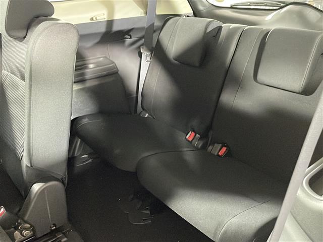 【サードシート】３列目もゆとりがあり居心地よくお過ごしいただけます。掲載箇所以外にご希望の写真がございましたらお気軽にお問い合わせ下さい。フロアマットは汚れが気になる場合は新品のご注文も承ります。