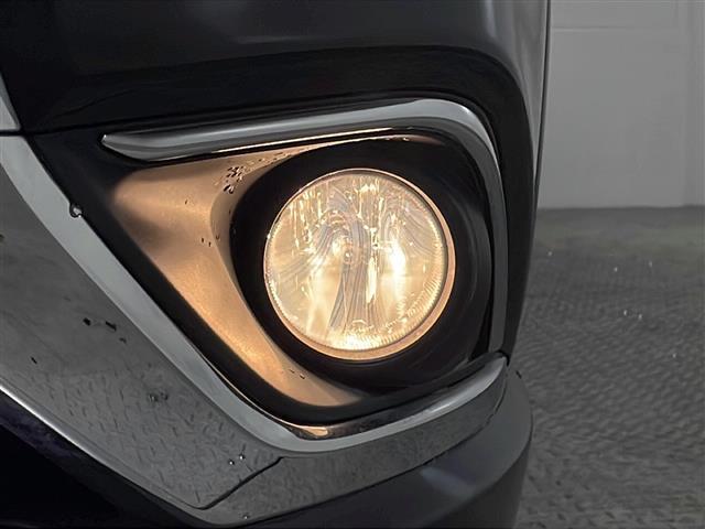 【ライト・ランプ】悪天候や夜間の走行も視界良好で安心してお乗りいただけます。ヘッドライト・ホイール・フロントガラスなど色々な部分コーティングをご用意しております。ぜひご相談ください。