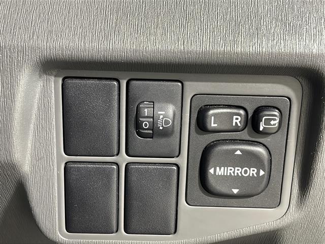 【　電動格納ミラー　】ドライバーの目線に合わせ、ミラーの上下左右調整が可能です♪