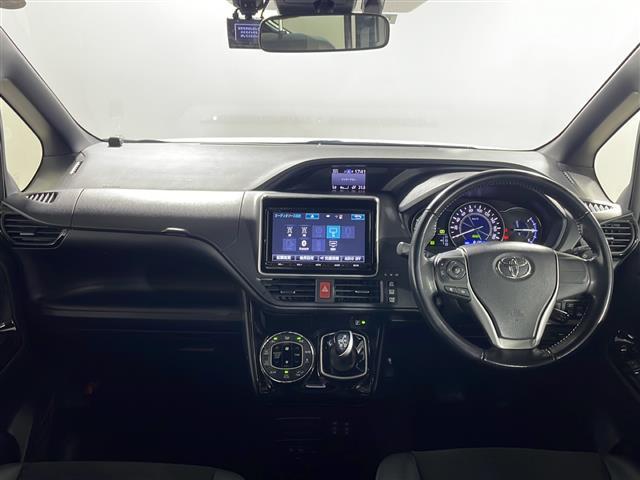 ノア ハイブリッドＳｉ　ダブルバイビー　禁煙車　７人乗り　純正９インチナビ　フルセグＴＶ　ＣＤ　ＤＶＤ　Ｂｌｕｅｔｏｏｔｈ　純正フリップダウンモニター　両側パワースライドドア　前後ドライブレコーダー　ビルトインＥＴＣ２．０　サンシェード（2枚目）