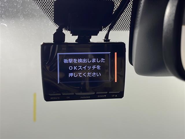 ノア ハイブリッドＳｉ　ダブルバイビー　禁煙車　７人乗り　純正９インチナビ　フルセグＴＶ　ＣＤ　ＤＶＤ　Ｂｌｕｅｔｏｏｔｈ　純正フリップダウンモニター　両側パワースライドドア　前後ドライブレコーダー　ビルトインＥＴＣ２．０　サンシェード（8枚目）