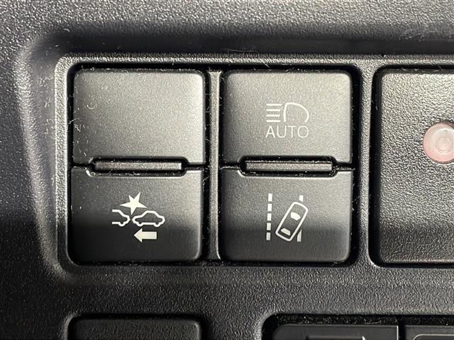 ノア ハイブリッドＳｉ　ダブルバイビー　禁煙車　７人乗り　純正９インチナビ　フルセグＴＶ　ＣＤ　ＤＶＤ　Ｂｌｕｅｔｏｏｔｈ　純正フリップダウンモニター　両側パワースライドドア　前後ドライブレコーダー　ビルトインＥＴＣ２．０　サンシェード（10枚目）