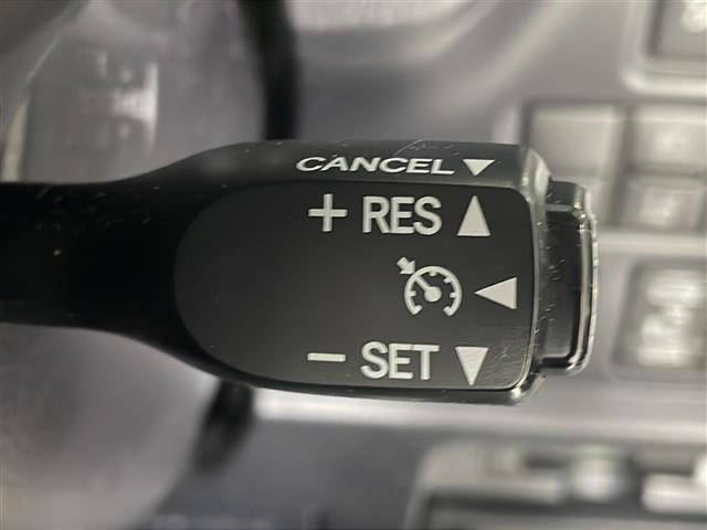 ノア ハイブリッドＳｉ　ダブルバイビー　禁煙車　７人乗り　純正９インチナビ　フルセグＴＶ　ＣＤ　ＤＶＤ　Ｂｌｕｅｔｏｏｔｈ　純正フリップダウンモニター　両側パワースライドドア　前後ドライブレコーダー　ビルトインＥＴＣ２．０　サンシェード（11枚目）