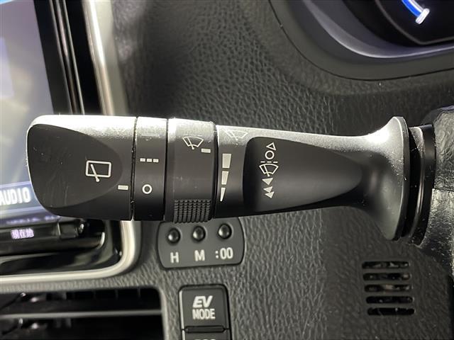 ノア ハイブリッドＳｉ　ダブルバイビー　禁煙車　７人乗り　純正９インチナビ　フルセグＴＶ　ＣＤ　ＤＶＤ　Ｂｌｕｅｔｏｏｔｈ　純正フリップダウンモニター　両側パワースライドドア　前後ドライブレコーダー　ビルトインＥＴＣ２．０　サンシェード（21枚目）