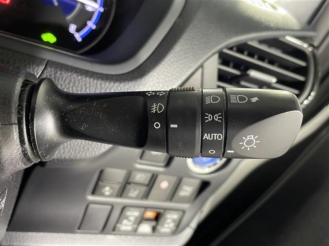 ノア ハイブリッドＳｉ　ダブルバイビー　禁煙車　７人乗り　純正９インチナビ　フルセグＴＶ　ＣＤ　ＤＶＤ　Ｂｌｕｅｔｏｏｔｈ　純正フリップダウンモニター　両側パワースライドドア　前後ドライブレコーダー　ビルトインＥＴＣ２．０　サンシェード（22枚目）