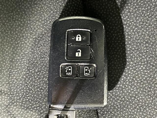 ノア ハイブリッドＳｉ　ダブルバイビー　禁煙車　７人乗り　純正９インチナビ　フルセグＴＶ　ＣＤ　ＤＶＤ　Ｂｌｕｅｔｏｏｔｈ　純正フリップダウンモニター　両側パワースライドドア　前後ドライブレコーダー　ビルトインＥＴＣ２．０　サンシェード（23枚目）