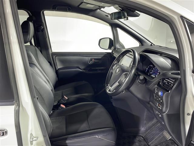 ノア ハイブリッドＳｉ　ダブルバイビー　禁煙車　７人乗り　純正９インチナビ　フルセグＴＶ　ＣＤ　ＤＶＤ　Ｂｌｕｅｔｏｏｔｈ　純正フリップダウンモニター　両側パワースライドドア　前後ドライブレコーダー　ビルトインＥＴＣ２．０　サンシェード（24枚目）