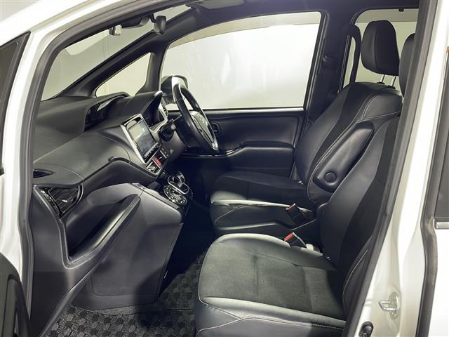 ノア ハイブリッドＳｉ　ダブルバイビー　禁煙車　７人乗り　純正９インチナビ　フルセグＴＶ　ＣＤ　ＤＶＤ　Ｂｌｕｅｔｏｏｔｈ　純正フリップダウンモニター　両側パワースライドドア　前後ドライブレコーダー　ビルトインＥＴＣ２．０　サンシェード（25枚目）