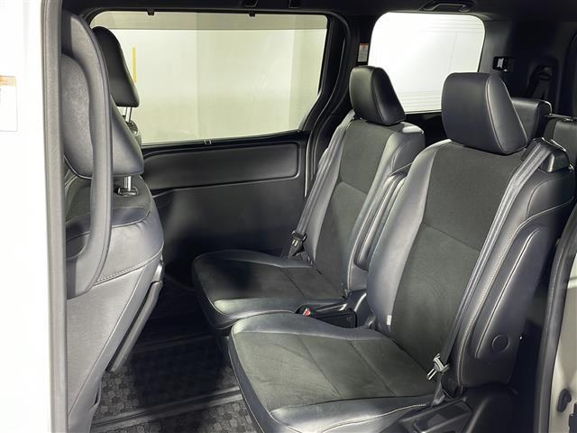 ノア ハイブリッドＳｉ　ダブルバイビー　禁煙車　７人乗り　純正９インチナビ　フルセグＴＶ　ＣＤ　ＤＶＤ　Ｂｌｕｅｔｏｏｔｈ　純正フリップダウンモニター　両側パワースライドドア　前後ドライブレコーダー　ビルトインＥＴＣ２．０　サンシェード（27枚目）