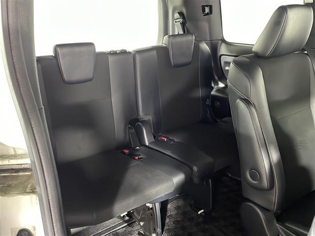 ノア ハイブリッドＳｉ　ダブルバイビー　禁煙車　７人乗り　純正９インチナビ　フルセグＴＶ　ＣＤ　ＤＶＤ　Ｂｌｕｅｔｏｏｔｈ　純正フリップダウンモニター　両側パワースライドドア　前後ドライブレコーダー　ビルトインＥＴＣ２．０　サンシェード（28枚目）