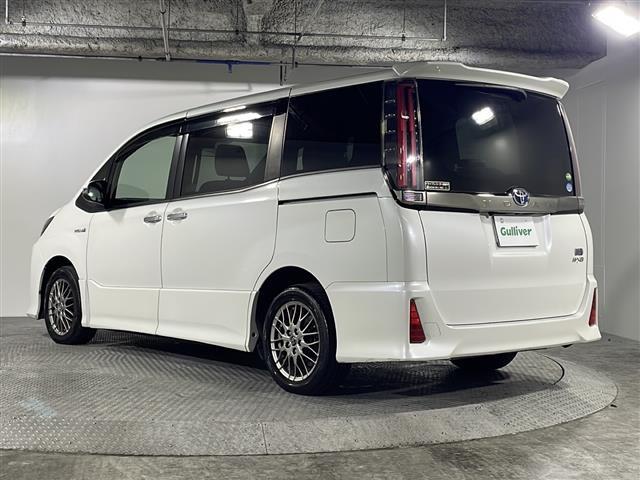 ノア ハイブリッドＳｉ　ダブルバイビー　禁煙車　７人乗り　純正９インチナビ　フルセグＴＶ　ＣＤ　ＤＶＤ　Ｂｌｕｅｔｏｏｔｈ　純正フリップダウンモニター　両側パワースライドドア　前後ドライブレコーダー　ビルトインＥＴＣ２．０　サンシェード（35枚目）