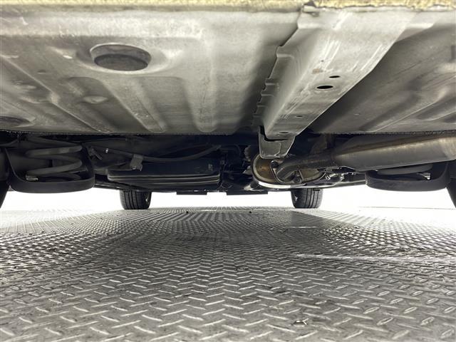 ノア ハイブリッドＳｉ　ダブルバイビー　禁煙車　７人乗り　純正９インチナビ　フルセグＴＶ　ＣＤ　ＤＶＤ　Ｂｌｕｅｔｏｏｔｈ　純正フリップダウンモニター　両側パワースライドドア　前後ドライブレコーダー　ビルトインＥＴＣ２．０　サンシェード（43枚目）