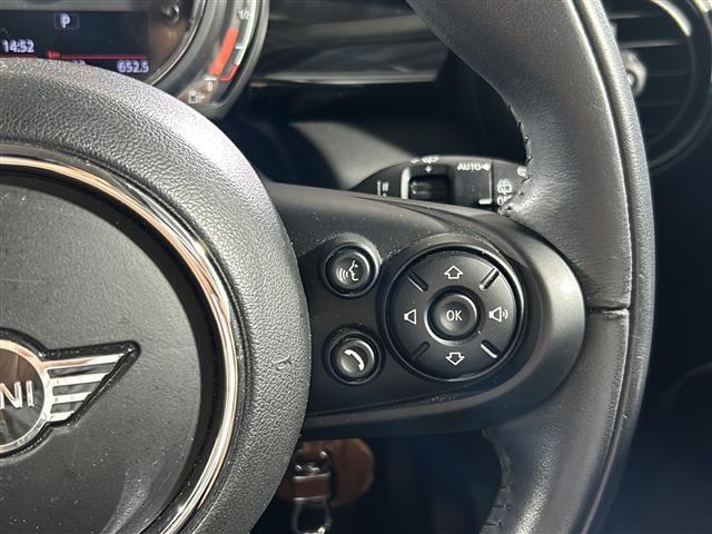 【　ステアリングスイッチ　】手元のスイッチでナビ操作が可能です！！非常に便利な機能です。取り付けのナビによってはオプション設定となっております！詳しくはスタッフまで♪