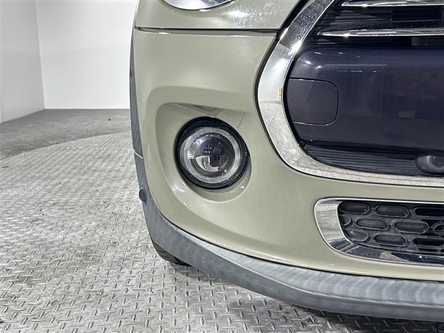 【フォグランプ】ヘッドライトよりも低い配光で、霧や豪雨、降雪による視界不良を改善します。