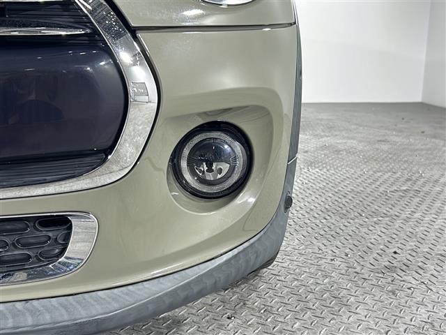 【フォグランプ】ヘッドライトよりも低い配光で、霧や豪雨、降雪による視界不良を改善します。