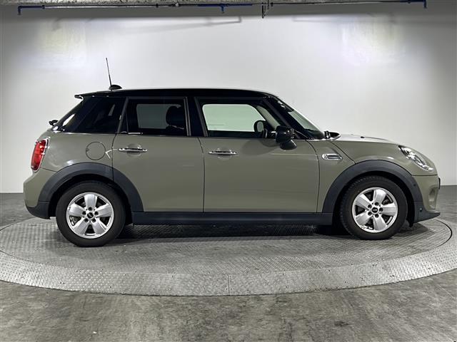 店舗にて現車の確認もいただけますので、お電話で在庫のご確認の上是非ご来店くださいませ。