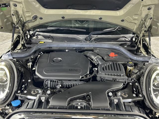 【エンジンルーム】エンジンの調子は良好です！ご納車前にはしっかりとオイル交換・その他油種類の点検補充をさせて頂きます。また、ガリバーでは修復歴のある車は販売いたしません。