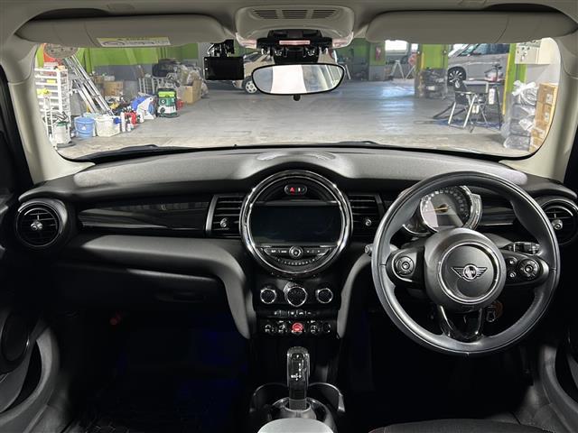 店舗にて現車の確認もいただけますので、お電話で在庫のご確認の上是非ご来店くださいませ。