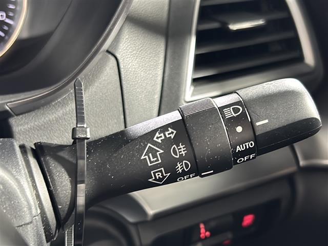 ＸＶ ２．０ｉ－Ｌ　アイサイト　禁煙車　アイサイト　純正８インチナビ　ＣＤ　ＤＶＤ　Ｂｌｕｅｔｏｏｔｈ　フルセグＴＶ　レーダークルーズコントロール　ブラインドスポットモニター　純正フロアマット　革巻きステアリング　ＬＥＤヘッドライト（7枚目）