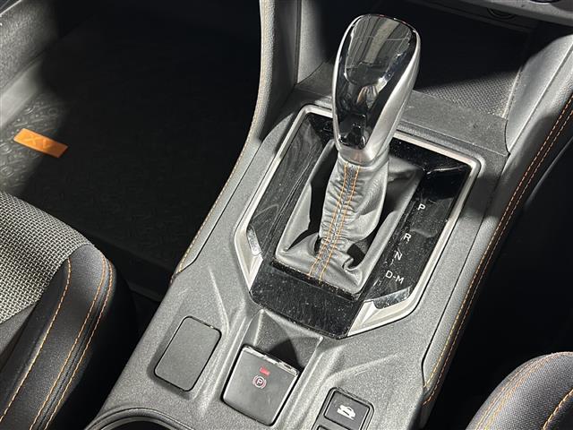 ＸＶ ２．０ｉ－Ｌ　アイサイト　禁煙車　アイサイト　純正８インチナビ　ＣＤ　ＤＶＤ　Ｂｌｕｅｔｏｏｔｈ　フルセグＴＶ　レーダークルーズコントロール　ブラインドスポットモニター　純正フロアマット　革巻きステアリング　ＬＥＤヘッドライト（12枚目）