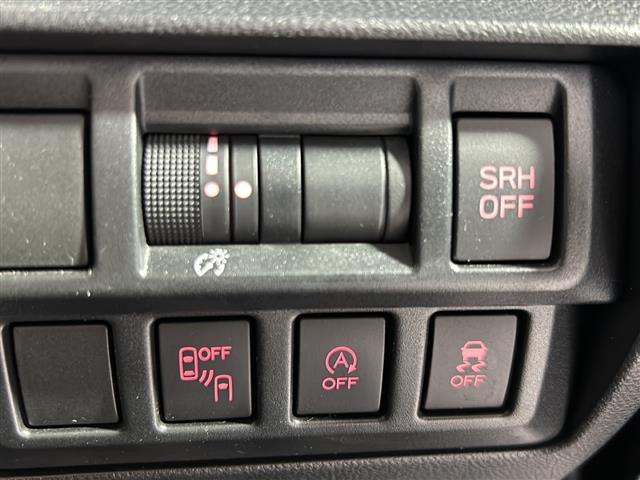 ＸＶ ２．０ｉ－Ｌ　アイサイト　禁煙車　アイサイト　純正８インチナビ　ＣＤ　ＤＶＤ　Ｂｌｕｅｔｏｏｔｈ　フルセグＴＶ　レーダークルーズコントロール　ブラインドスポットモニター　純正フロアマット　革巻きステアリング　ＬＥＤヘッドライト（17枚目）