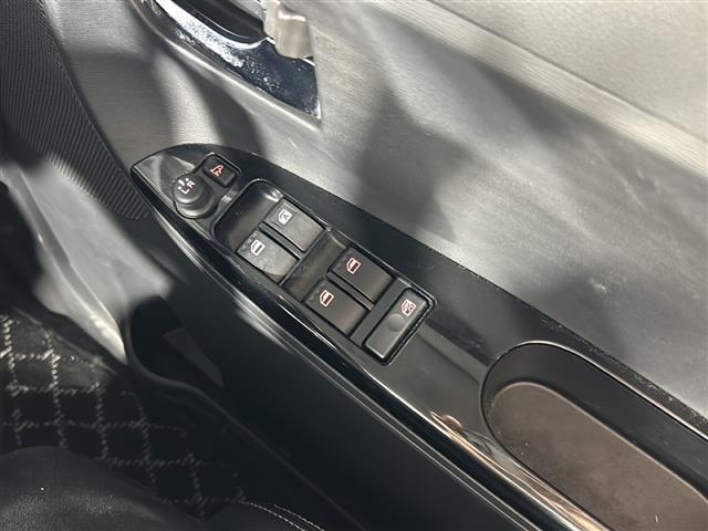 【　電動格納ミラー　】ドライバーの目線に合わせ、ミラーの上下左右調整が可能です♪