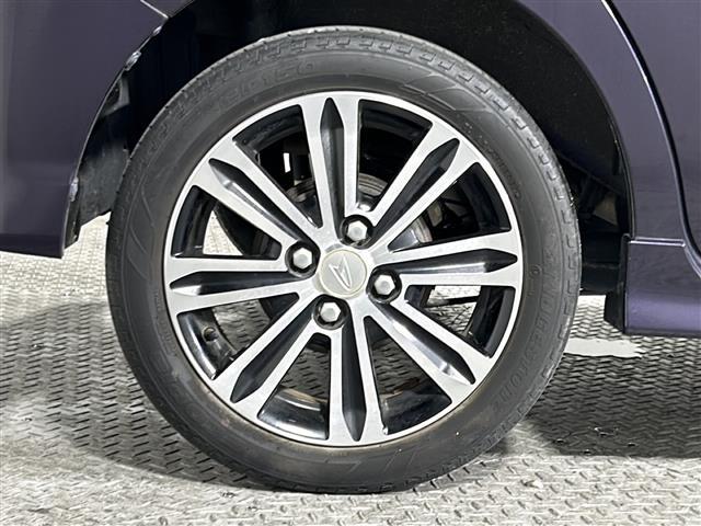 【　純正１５インチアルミホイール　】専用のアルミなので、お車のイメージにぴったり！！社外のアルミやスタッドレスタイヤも取り扱いございます！！ドレスアップもカスタマイズもお任せください！！