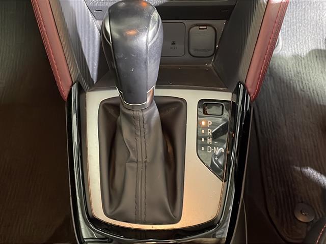 【シフトレバー】シフトの操作がしやすく快適なドライブを楽しんでいただけます！