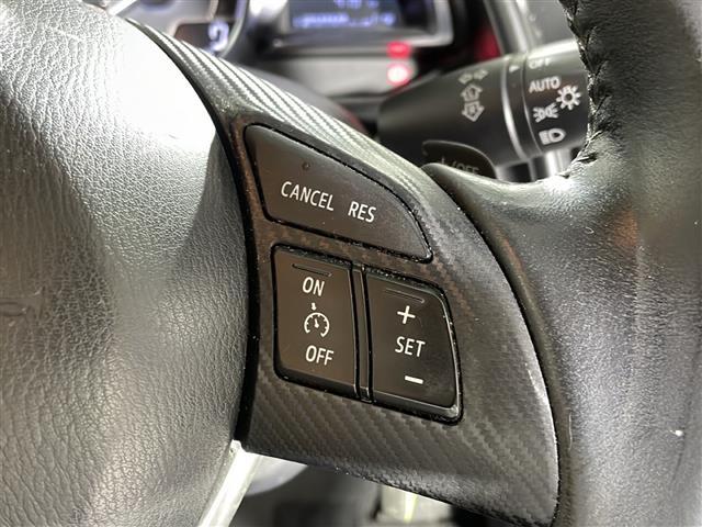 【クルーズコントロール】高速道路や自動車専用道路を走行中にドライバーが設定した速度で、アクセルペダルを踏まなくても、一定の車速で走行してくれます！