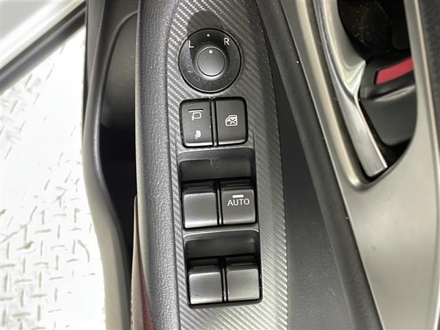 【パワーウインドウ】運転席のスイッチで、各席の窓ガラスの開閉ができます！あると便利ですよね！