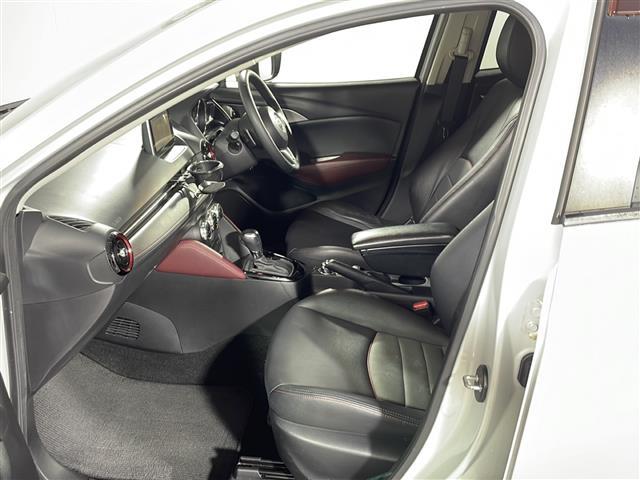 【助手席】きれいな助手席なので家族や友だちに乗ってもらっても安心です！