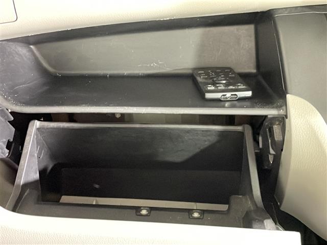 eKスペース G 禁煙車 社外ディスプレイオーディオ CD DVD AM FM ワンセグTV 片側パワースライドドア 純正サンシェード 純正ドアバイザー 社外フロアマット 保証書 取扱説明書 スマーキー(16枚目)