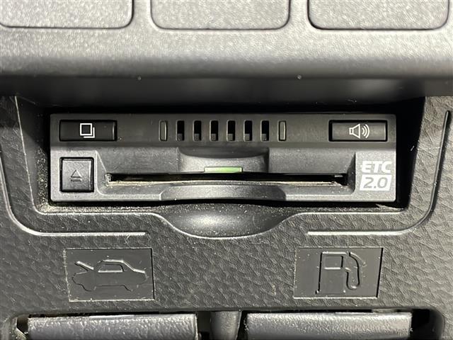 ルーミー Ｘ　Ｓ　県外仕入れ　禁煙車　純正９インチナビ　ビルトインＥＴＣ　ドライブレコーダー　シートヒーター　ステアリングリモコン　バックカメラ　プッシュスタート　ヘッドライトレベライザー（12枚目）